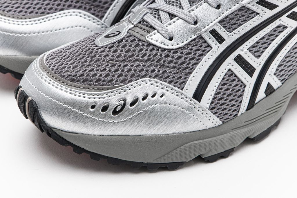 아식스 x Freja Wewer 프레자 위워 젤 1090 V2 그레이 퓨어실버 | 크로켓