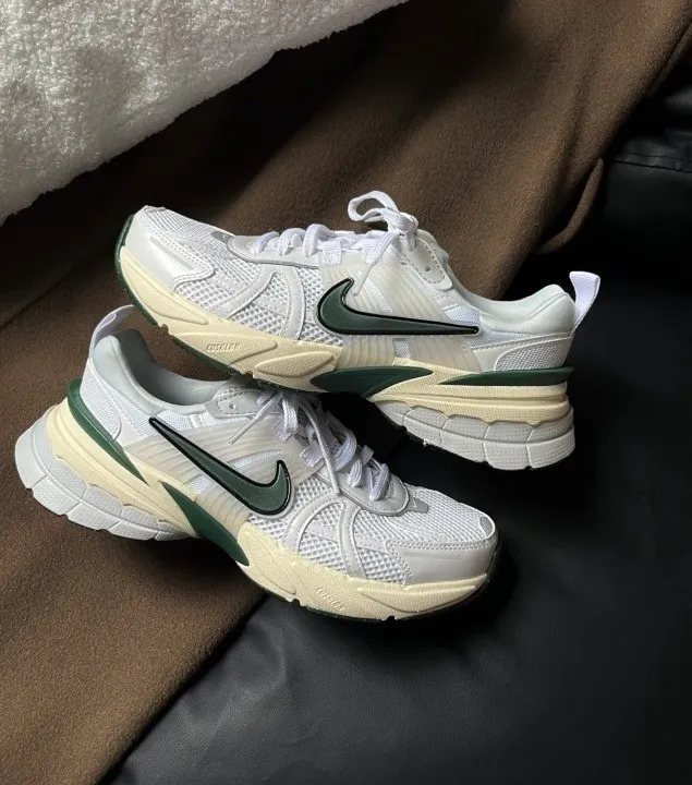 나이키 우먼스 런테크 V2K 운동화 화이트 그린 FD0736-101