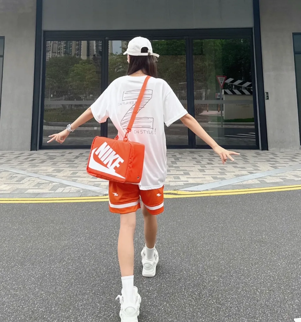 나이키 NIKE 슈박스 백 12L 오렌지 화이트 DA7337-870