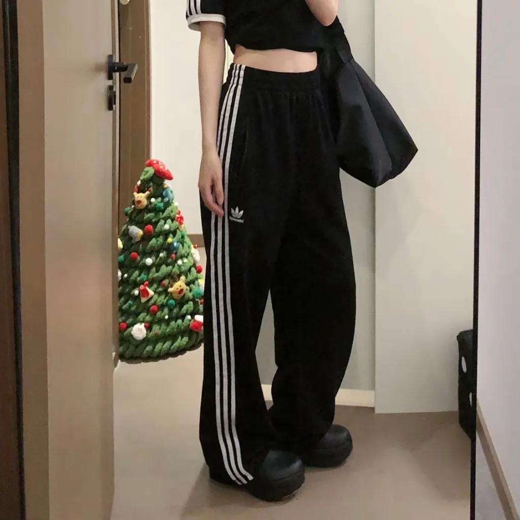 아디다스 파이어버드 루즈핏 트랙 블랙 팬츠 IT7404