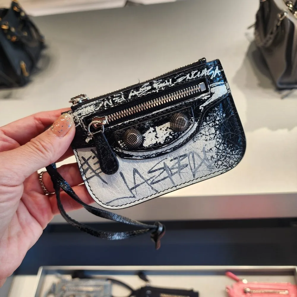 발렌시아가 르 카골 그래피티 코인 펄스 776769 | 크로켓