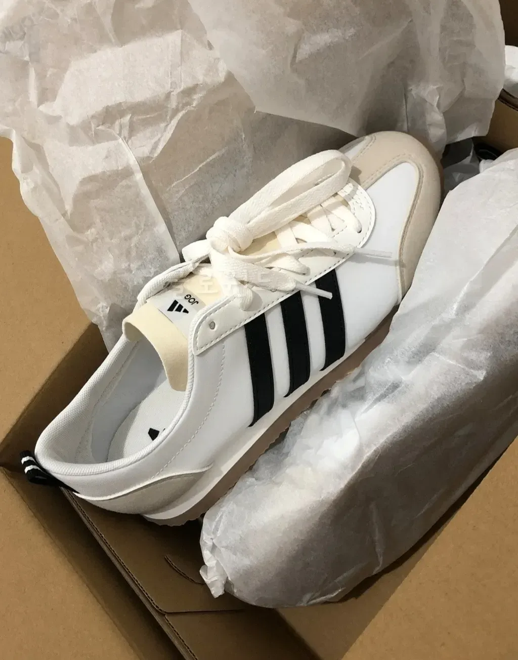 아디다스 VS 조그 2.0 스니커즈 화이트 블랙 원더화이트 JI2436