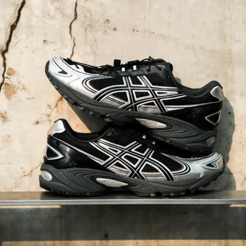 아식스 젤 카하나TR v4 카본 블랙 실버 남여공용 1203A497-001