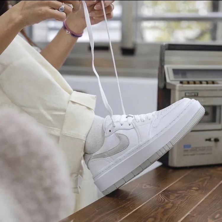 나이키 에어조던 1 엘레베이트 로우 레트로 화이트 우먼스 DH7004-110