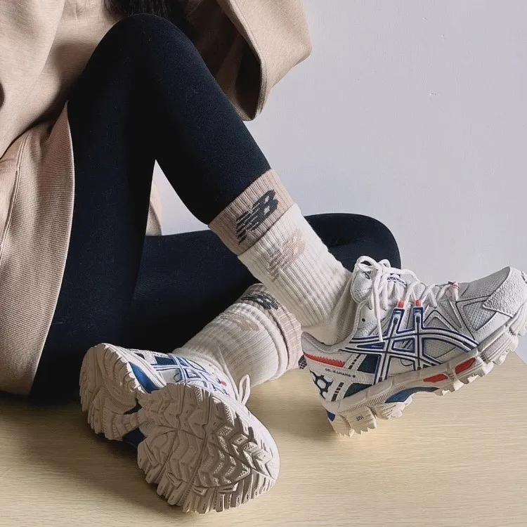 아식스 젤 카하나 8 로우 화이트 앤 브라운 블루 1011B109-203