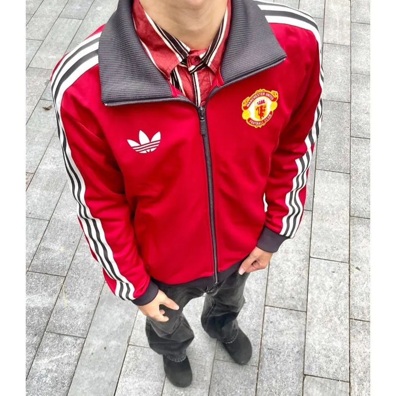 맨체스터 유나이티드 맨유 오피셜 아디다스 오리지널 아디컬러 트랙탑 저지 레드 IY0055