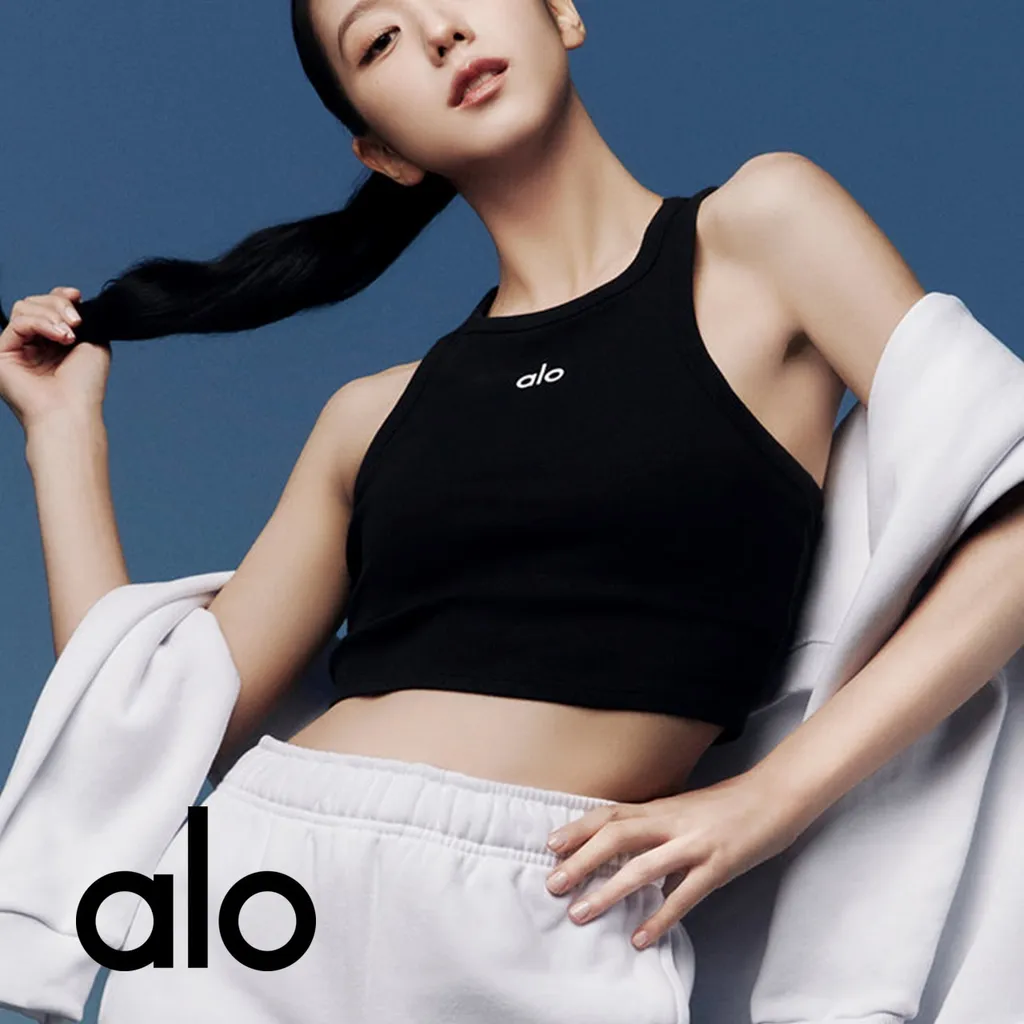 알로요가 알로 여성 에스파이어 탱크탑 요가 셔츠 홀터넥 나시 화이트 블랙 Alo x Jisoo | 크로켓