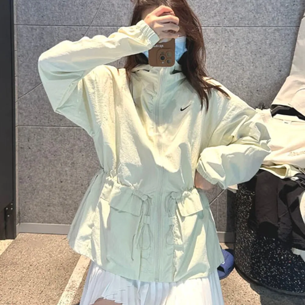 나이키 우먼스 스포츠웨어 에브리씽 오버사이즈 우븐 후드 바람막이 자켓 FN3670-020