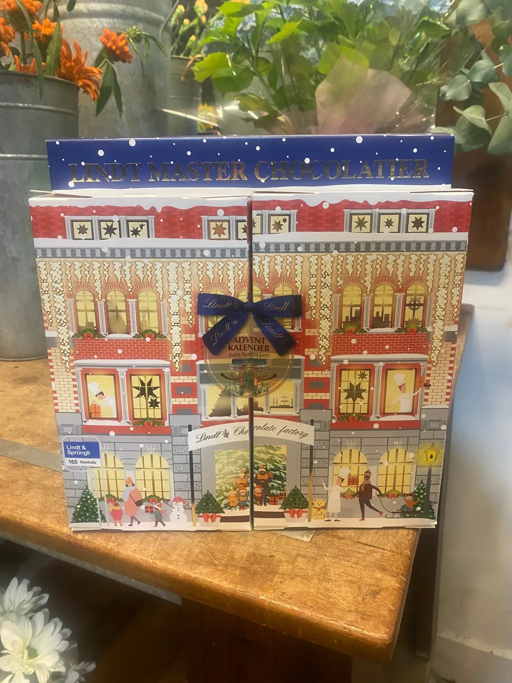 lindt-chocolate-factory-advent-calendar-304g