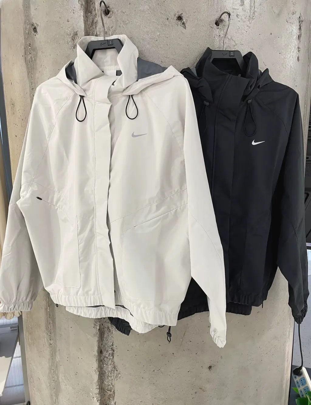 나이키 스톰핏 스위프트 여성 러닝 후드 자켓 바람막이 FB7493-110