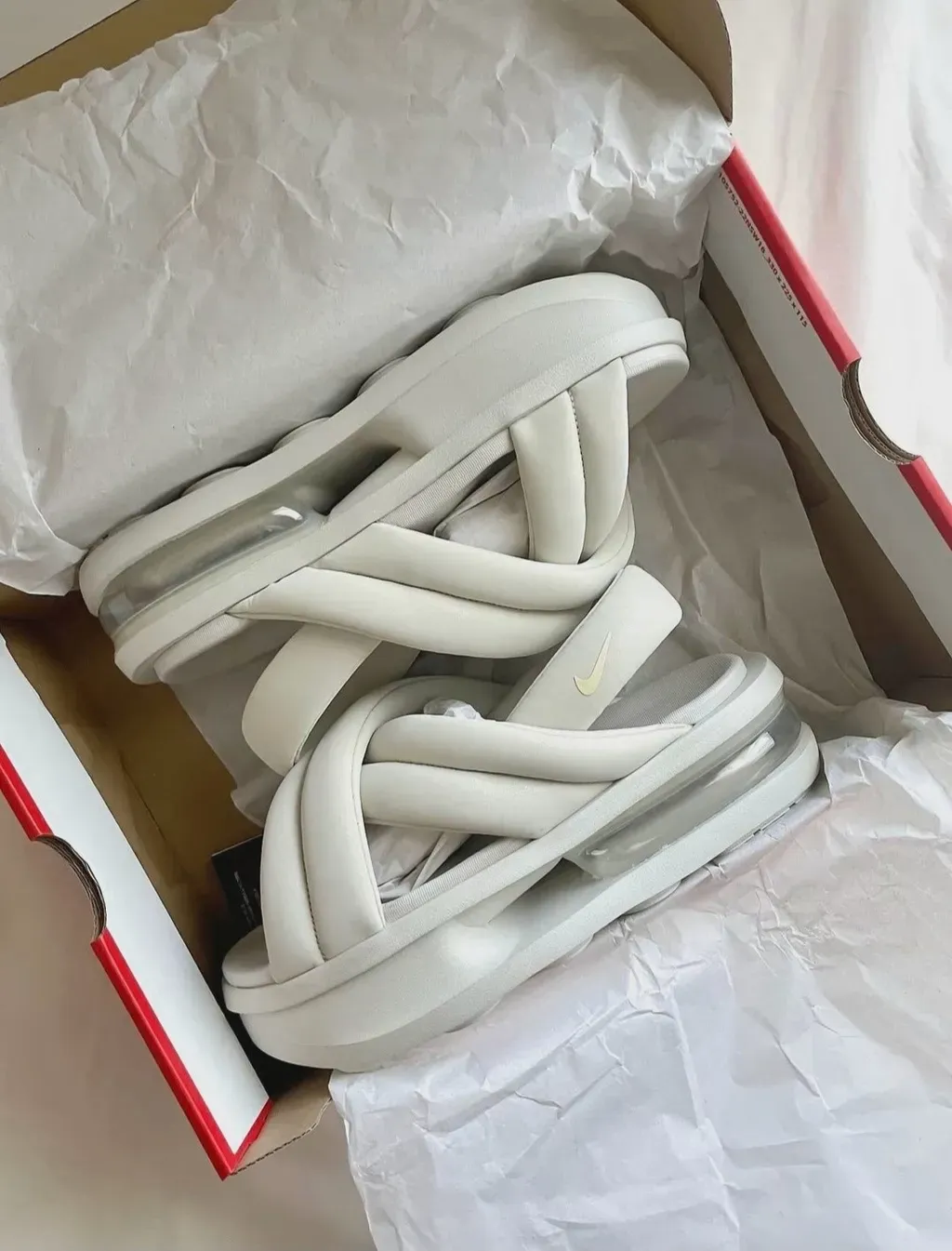 나이키 에어맥스 아일라 여성 키높이 샌들 라이트본 FJ5929-001