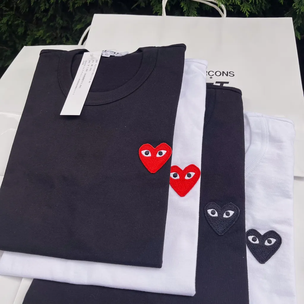 꼼데가르송 남녀 기본와펜 반팔티셔츠