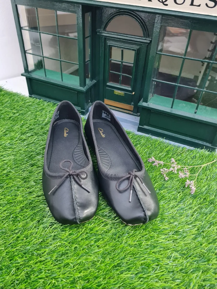 클락스 프레클 아이스 블랙 플랫슈즈 편안한 오피스 슈즈