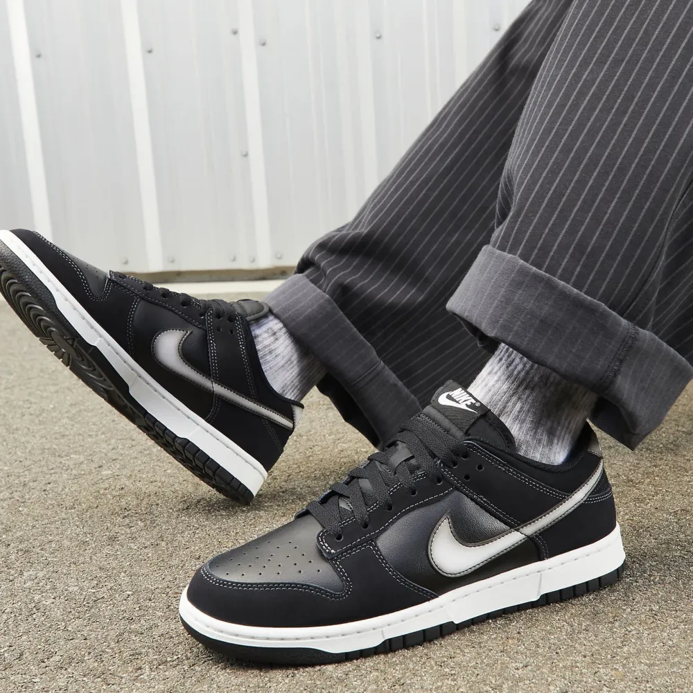 나이키 덩크 로우 레트로 블랙 화이트 앤트러사이트 FD6923-001