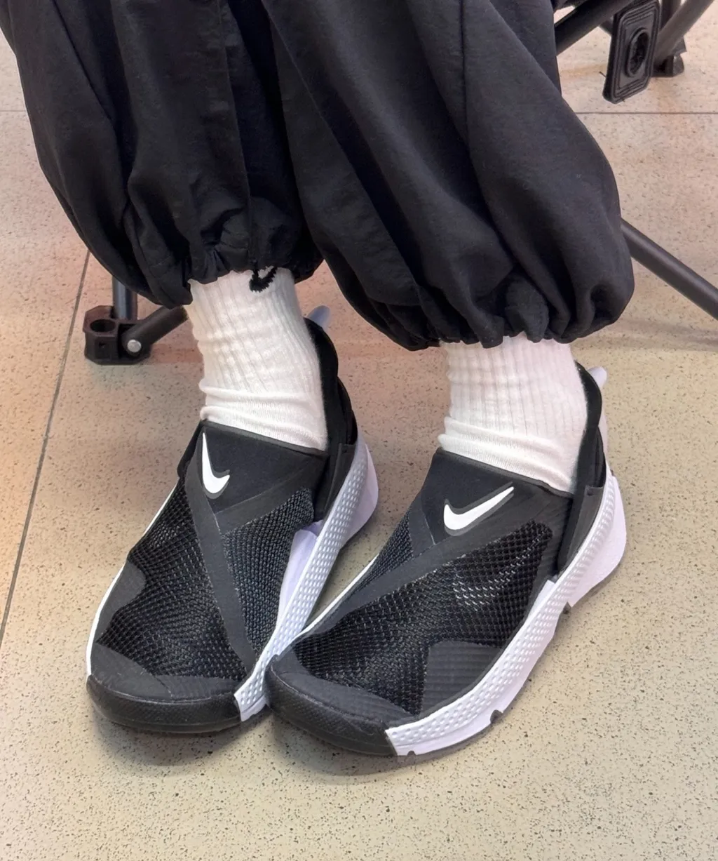 나이키 고 플라이이즈 이지 온오프 블랙 화이트 DR5540-002