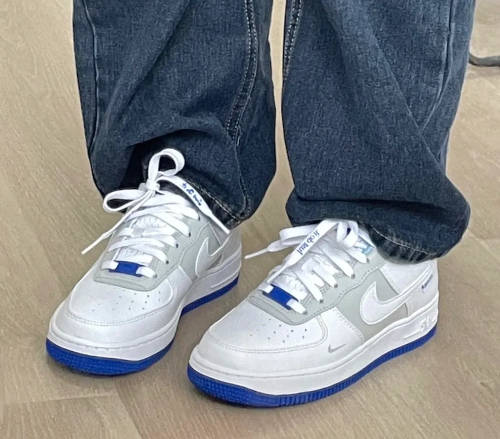 나이키 GS 에어 포스 1 로우 LV8 빅키즈 슈즈 리플렉티브 FB1844-111 화이트 그레이 블루 (해외배송 100%정품) | 크로켓