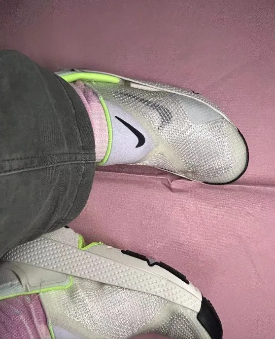 나이키 우먼스 고 플라이이즈 고스트 그린 DR5540-004