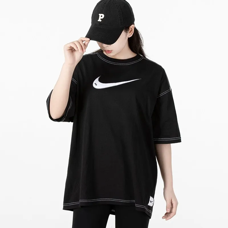 [해외] 나이키 우먼스 스티치 스우시 탑 오버핏 여자 반팔티셔츠 DM6212-010