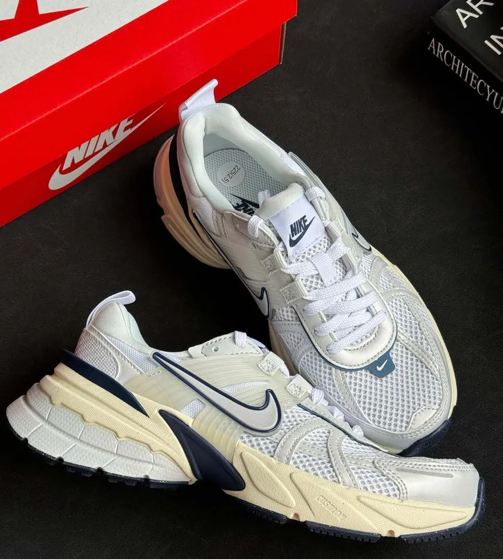 국내 미발매 색상 나이키 W V2K 런 화이트 네이비 FD0736-102