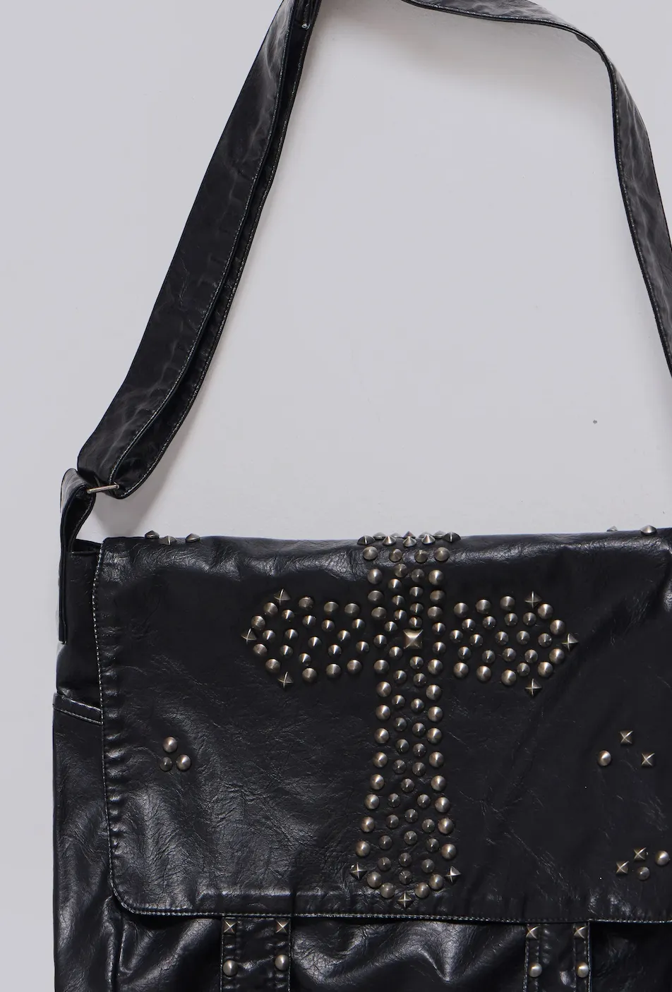 Jaded London】 Ritual Messenger Bag/スタッズ 【公式通販】