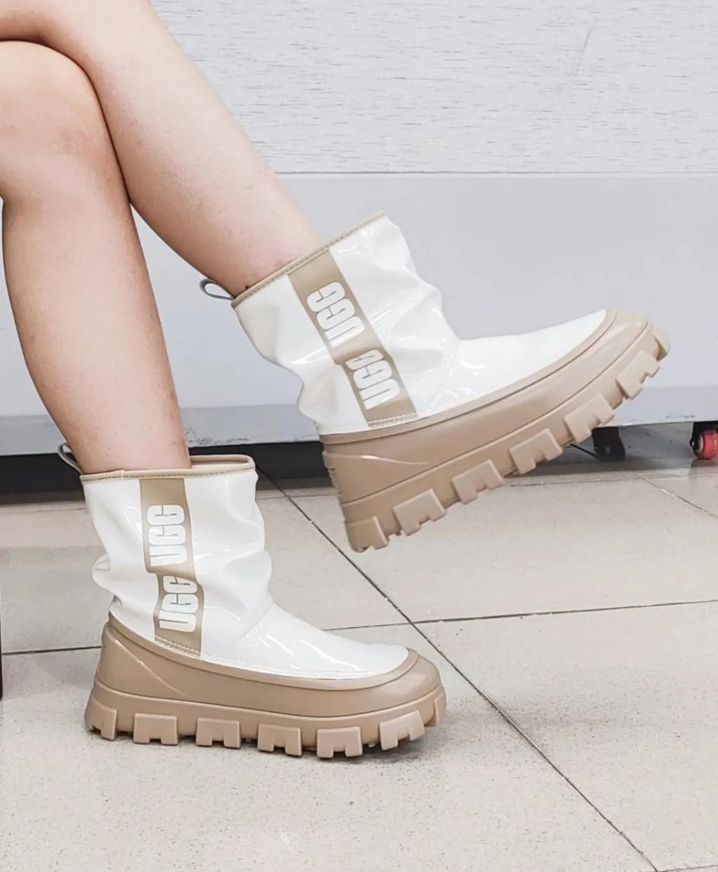 어그 UGG 클래식 브렐라 미니 여성 부츠 베이지 1144059