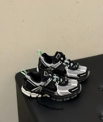 나이키 줌 보메로 5 GS 운동화 블랙 베이퍼 그린 HQ3477-001