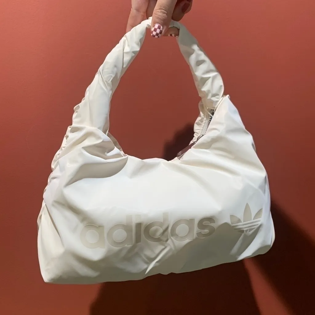 아디다스 미니 숄더백 블랙 화이트 크로스백 새틴백 HK0158 정식판매처