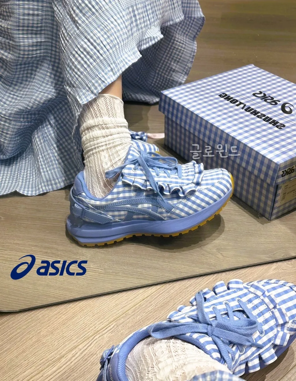 [빠른 출고] 아식스 X 슈슈통 타사 Tarther SC Plus 여성 스니커즈 블루 깅엄