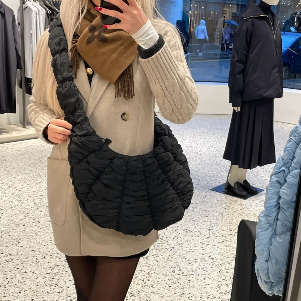 코스 리플 크로아상 크로스 바디백 /1212286