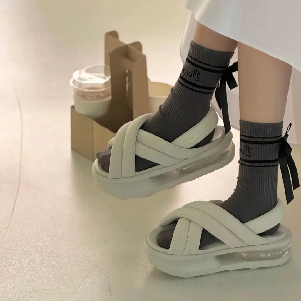 나이키 우먼스 에어 맥스 아일라 슬링백 샌들 아이보리 FJ5929-001