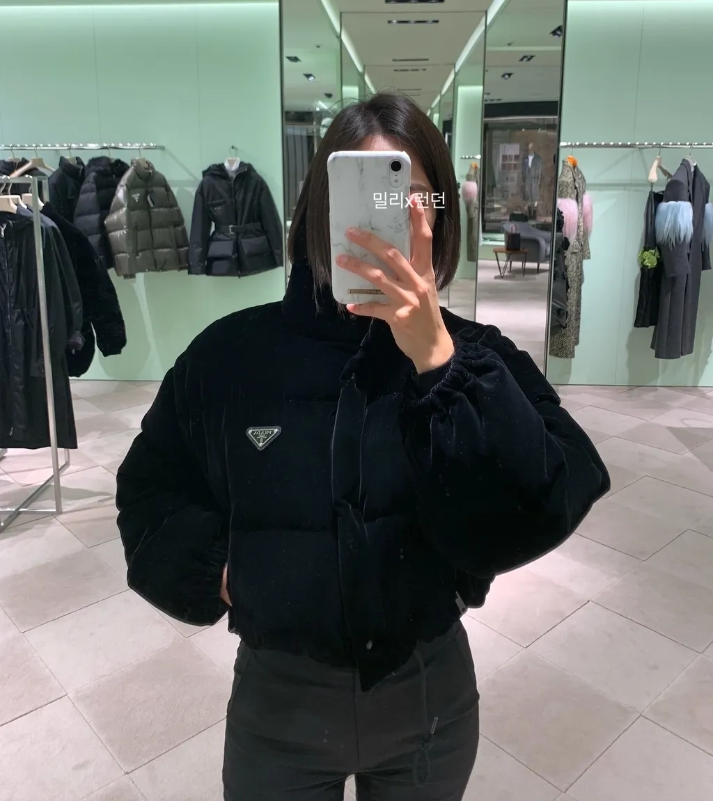 프라다 크롭 벨벳패딩 컨버터블 다운 패딩자켓 29X805