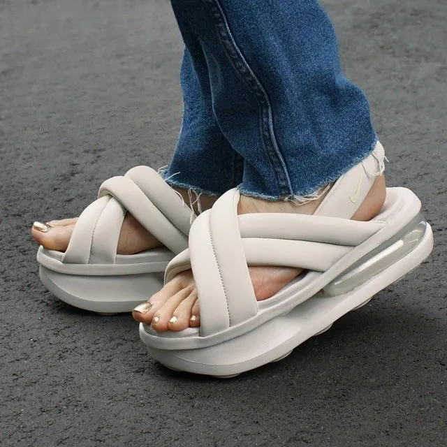 나이키 샌들 에어맥스 아일라 라이트 본 FJ5929-001