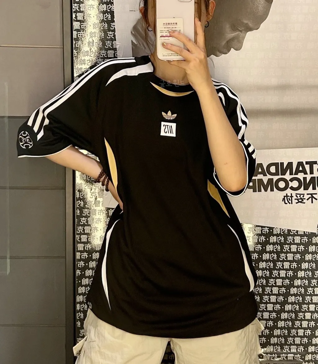 아디다스 X NTS 라디오 반팔 져지 티셔츠 블랙 JI5068