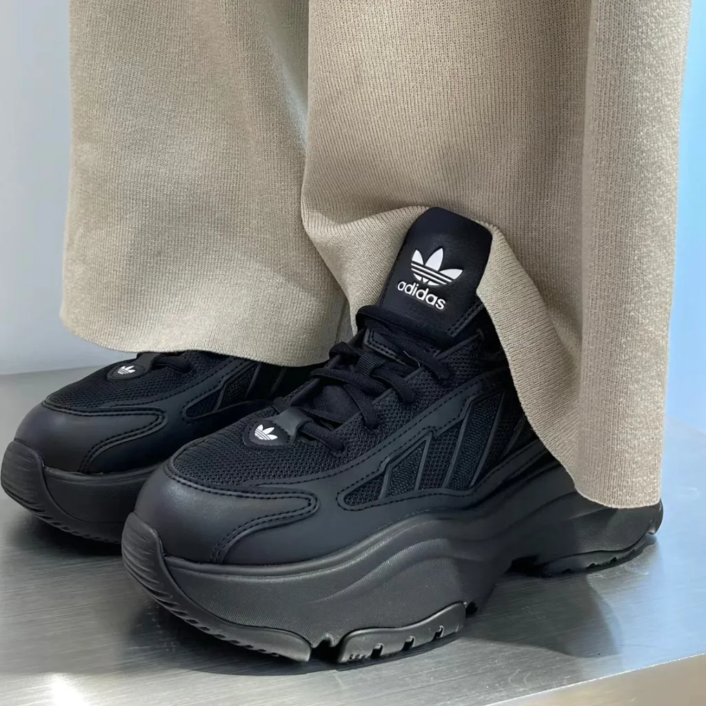 아디다스 우먼 오즈가이아 올검 블랙 키높이 5CM IG6045