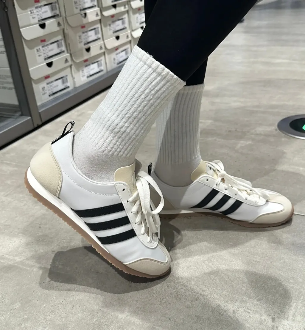 아디다스 VS 조그 2.0 스니커즈 화이트 블랙 원더화이트 JI2436