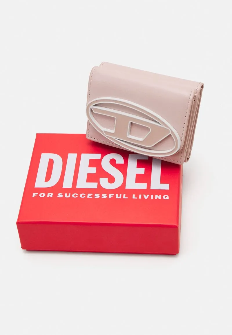 디젤 1DR TRI 폴드 코인 XS II 지갑 핑크 | 크로켓