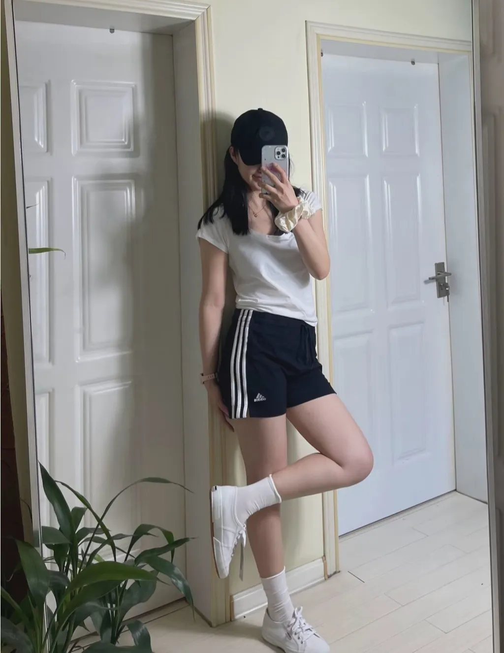 [해외] 아디다스 반바지 에센셜 슬림 쇼츠 팬츠 우먼 블랙 GM5523 [전세계 아디다스 쇼츠]