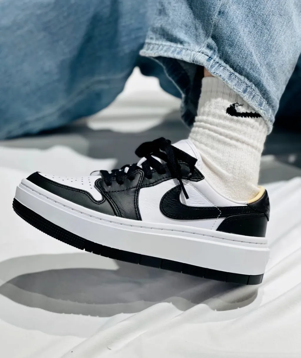 나이키 우먼스 에어조던 1 엘리베이트 로우 검흰 DH7004-109