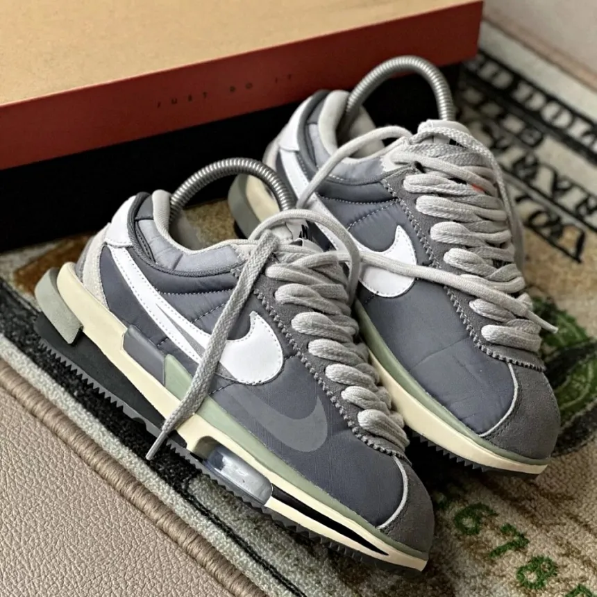 나이키 x 사카이 줌 코르테즈 SP 아이언 그레이