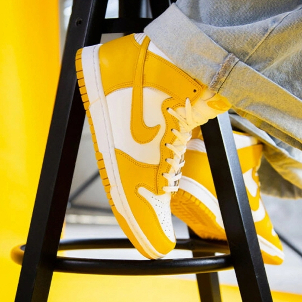 나이키 덩크 하이 다크 설퍼 엘로우 우먼스 DD1869-106