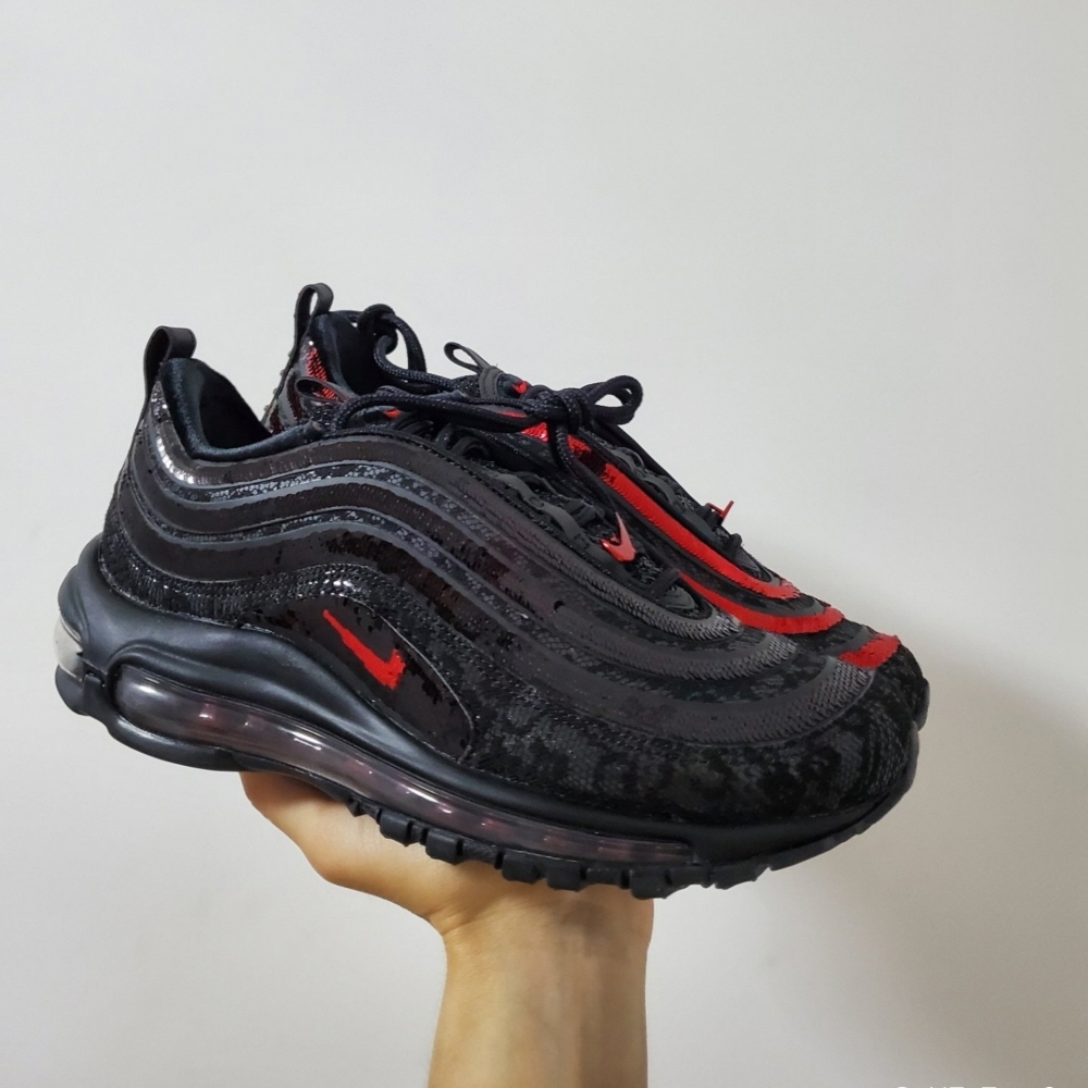 나이키 에어맥스 97 프리미엄 블랙 레드 스페셜 에디션 우먼스 DC1709-606 | 크로켓