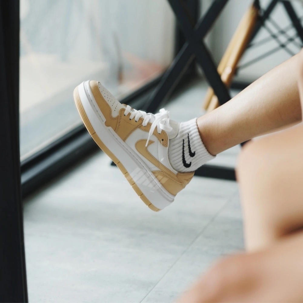 나이키 우먼스 에어 조던 1 엘리베이트 로우 SE 화이트 오닉스 DH7004-102